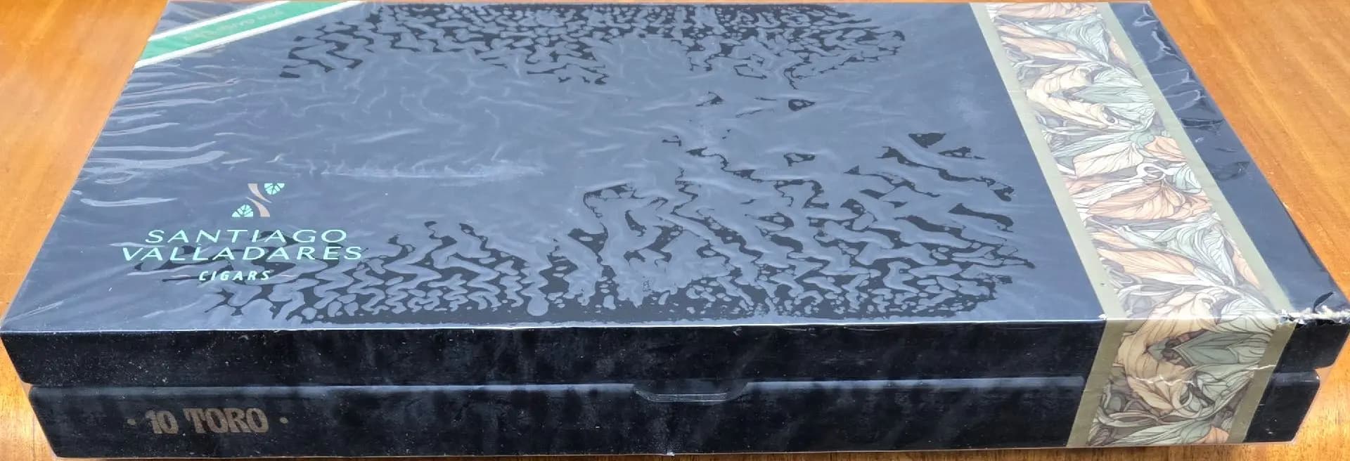 Oscar Valladares Santiago Exclusivo USA Toro (COFFINS) Size 6 x 52 (6.0"x52) Box of 10 Limited edition 