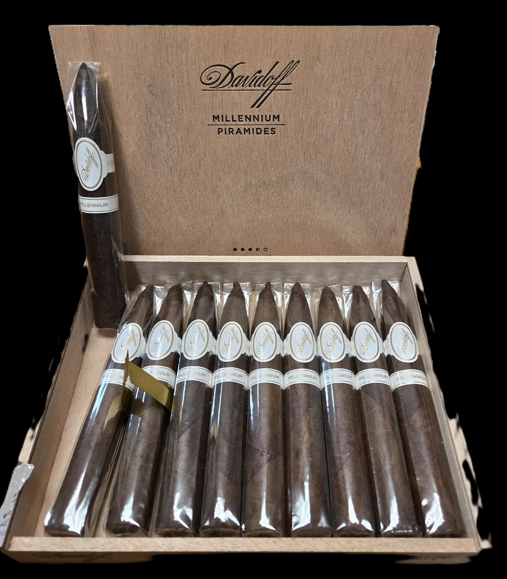 Davidoff Millenium Piramides (Torpedo) (6.1" x 52) (61/8 x 52) Box Of 10 Cigars